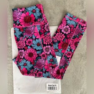 Constantly Varied Gear Full Blossom XS Capri length leggings 🌸